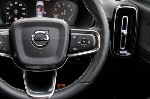 Volvo XC40 B4 R-DESIGN PRO AWD MHEV 19