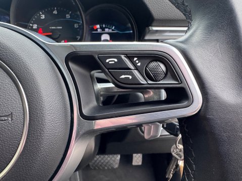 Porsche Macan PDK 18