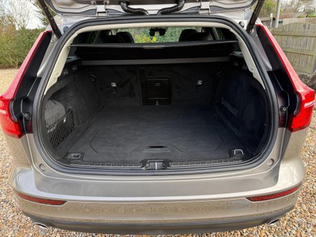 Volvo V60 2.0 D4 Momentum Auto Euro 6 (s/s) 5dr 25