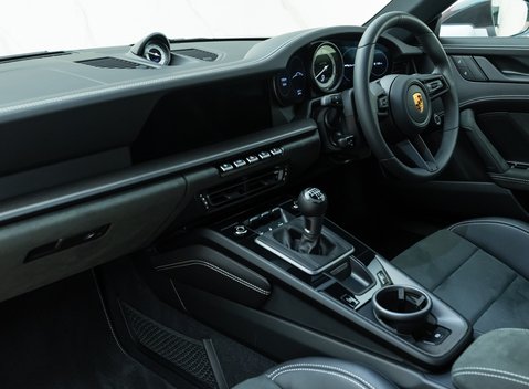 Porsche 911 Carrera GTS (992) 16