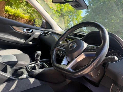 Nissan Qashqai 1.3 DIG-T N-Connecta Euro 6 (s/s) 5dr 8