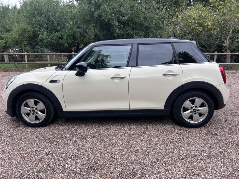 Mini Hatch 1.5 Cooper Classic Steptronic Euro 6 (s/s) 5dr 8