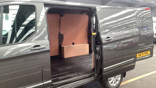 Ford Transit Custom SWB L1H1 Low Roof Limited 280 Air Con Alloys Sensors EURO 6 8