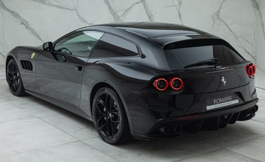 Ferrari GTC4 Lusso T 12