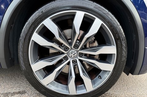 Volkswagen Tiguan R LINE TSI BMT 4MOTION DSG -RARE LEATHER INTERIOR -CAMERA -APPLE CARPLAY  71