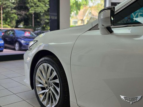 Lexus Es 2.5 300h Takumi E-CVT Euro 6 (s/s) 4dr 7