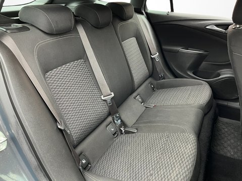 Vauxhall Astra 1.6 CDTi 16V 136 SRi 5dr 31