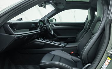 Porsche 911 Carrera S (992) 18