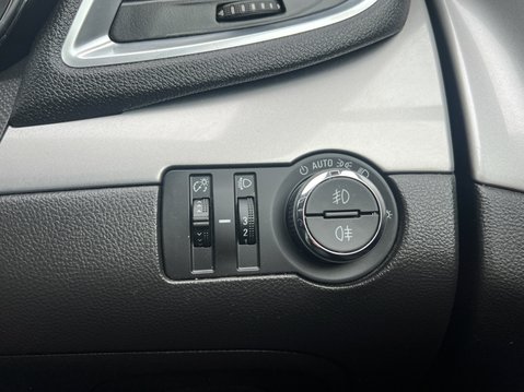 Vauxhall Mokka 1.6i Exclusiv SUV 5dr Petrol Manual 2WD Euro 6 (s/s) (115 ps) 25