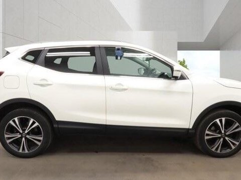 Nissan Qashqai 1.3 DIG-T N-Connecta Euro 6 (s/s) 5dr 7