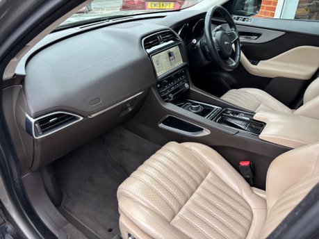 Jaguar F-Pace 2.0 D180 Portfolio SUV 5dr Diesel Auto AWD Euro 6 (s/s) (180 ps) 9