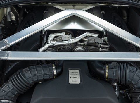 Aston Martin V8 Vantage 30