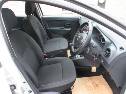 Dacia Sandero 1.0 SCe Ambiance Euro 6 5dr 25