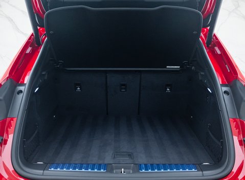 Porsche Macan GTS Electric 32