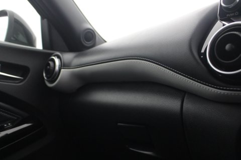 Nissan Juke 5dr 1.6 Hybrid Premiere Edition Automatic 30