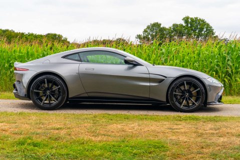 Aston Martin Vantage V8 3