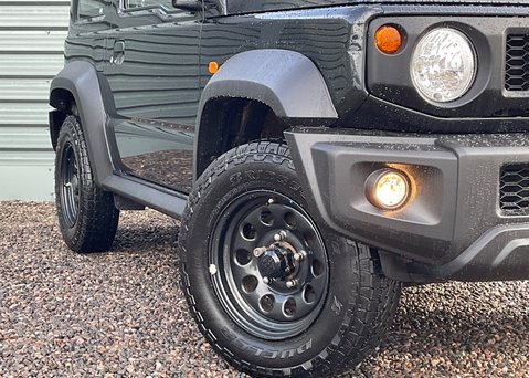 Suzuki Jimny SZ4 5