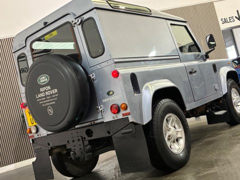 Land Rover Defender 2.4 TDCi Hard Top SUV 4WD SWB Euro 4 3dr 22