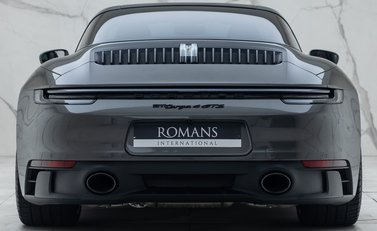 Porsche 911 Targa 4 GTS (992) 11