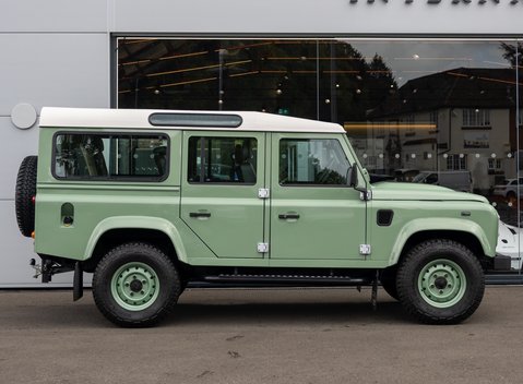 Land Rover Defender 110 HERITAGE 3