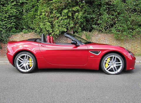 Alfa Romeo 8C Spider 2