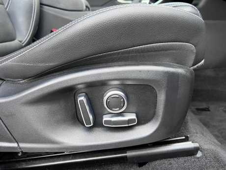 Jaguar E-Pace 2.0 D204 MHEV R-Dynamic Black Auto AWD Euro 6 (s/s) 5dr 45