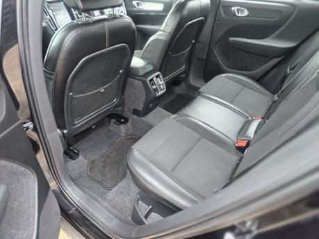 Volvo XC40 2.0 T4 Momentum SUV 5dr Petrol Auto AWD Euro 6 (s/s) (190 ps) 29