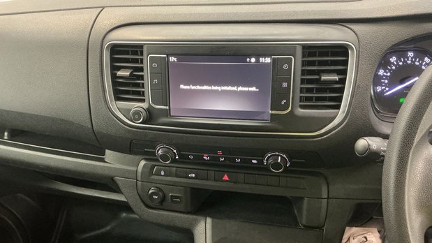 Vauxhall Vivaro SWB L1H1 Low Roof Prime F2900 Air Con EURO 6 NO VAT 11