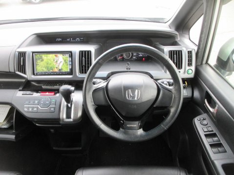 Honda Stepwagon Z RK5 + 8 SEATS 14