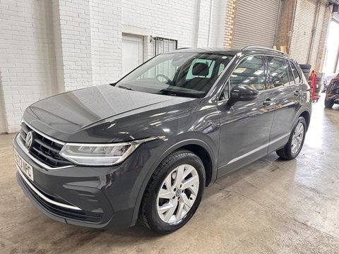 Volkswagen Tiguan LIFE TSI DSG 1