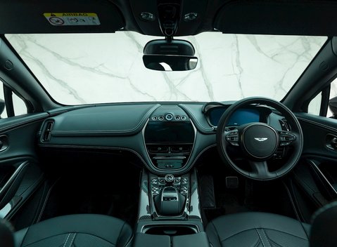 Aston Martin DBX 707 18