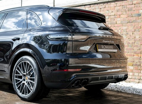 Porsche Cayenne Turbo (New Model) 26