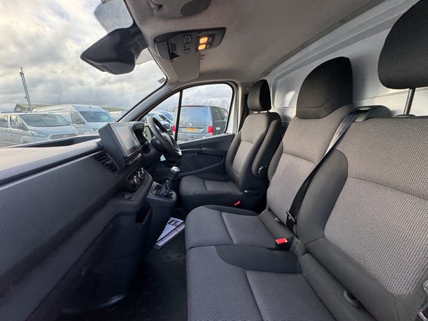 Renault Trafic LWB L2H1 Low Roof Advance Ll30 Air Cruise SELECT 13