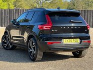Volvo XC40 B4 R-DESIGN PRO MHEV 2
