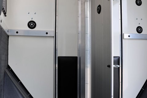 Renault Master BRAND NEW 3.5 TON STALLION BUILD EXTREME HEAVY DUTY HORSEBOX FROM SEEKER  35