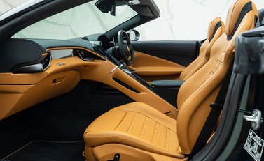 Ferrari Roma SPIDER 20