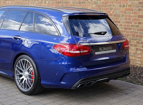Mercedes-Benz C Class C63 S Estate 21