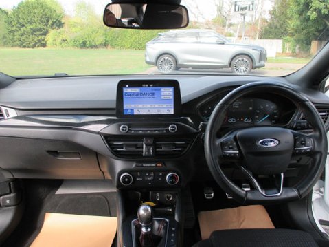 Ford Focus 1.0T EcoBoost ST-Line Euro 6 (s/s) 5dr 15