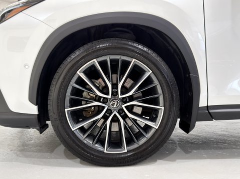 Lexus NX 450H PLUS TAKUMI Pan Roof + Mark Levinson Sound 25
