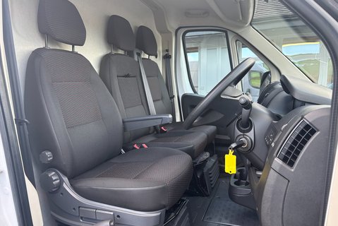 Peugeot Boxer BlueHdi 335 L3H2 Professional Premium Plus Panel Van 4
