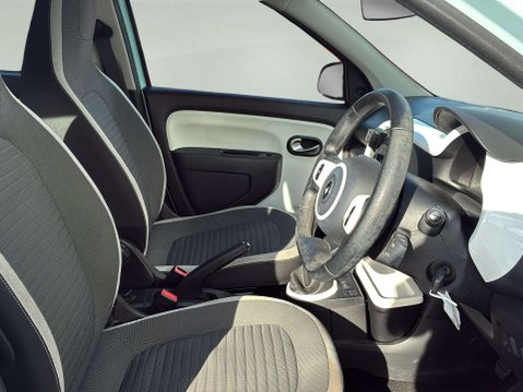 Renault Twingo 1.0 Twingo Play SCe 5dr *NATIONAL DELIVERY* 8