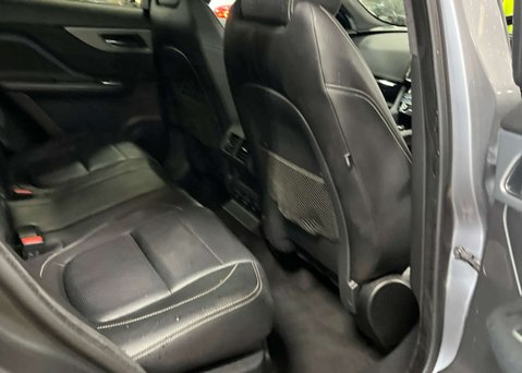 Jaguar F-Pace 2.0 P250i Chequered Flag SUV 5dr Petrol Auto AWD Euro 6 (s/s) (250 ps) 9