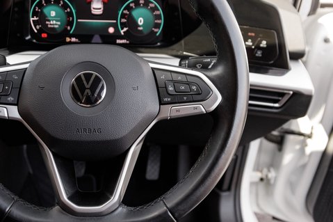 Volkswagen Golf LIFE TSI 19