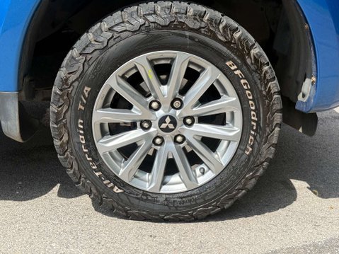 Mitsubishi L200 2.4 L200 Barbarian DI-D Auto 4WD 52