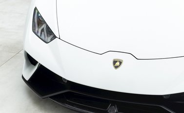 Lamborghini Huracan LP640-4 Performante 18