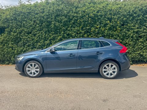 Volvo V40 2.0 D3 Inscription Hatchback 5dr Diesel Auto Euro 6 (s/s) (150 ps) 6