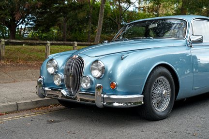 Jaguar Mark II Fixed Head Coupé 9
