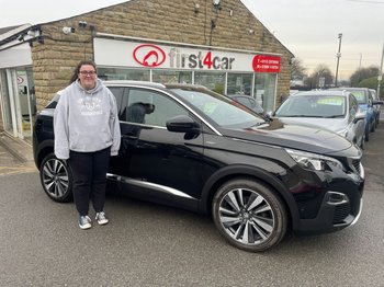Mackenzie from Leeds collecting her new Peugeot 3008 2nd car from First4car.