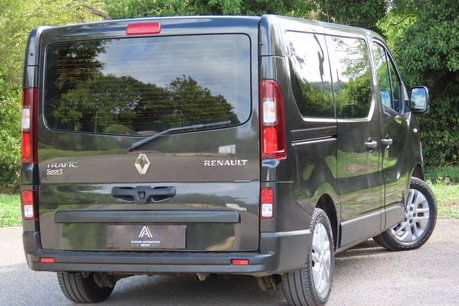 Renault Trafic 1.6 dCi ENERGY 27 Sport Nav Minibus Double Cab 5dr Diesel Manual SWB Euro 6 4