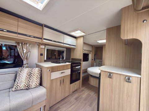 Coachman Pastiche 575 10